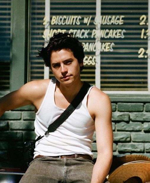 ⤑ᵖᶤᶰᵏĿЄ♏ØИÂÐЄ ┊multumesc..pt asta raman dator=))# de le voia si el tot pt(clicl - SO1xE08 Taste them all tonight