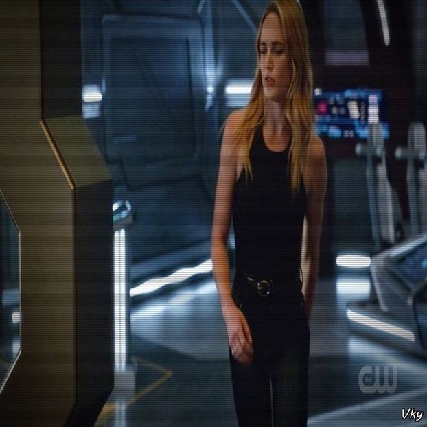 ▬ ❝Nu te mai umfla asa, ca iti smulg imediat penele.❞ O pufneste rasul, danseaza.=)))))) - SO1xE08 Taste them all tonight