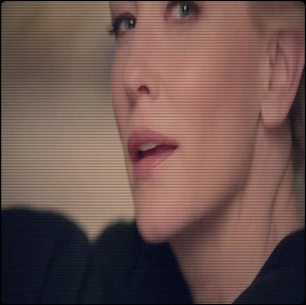 ▬ Se tine bine de el ca sa nu cada si isi musca buza sa nu scoata sunete.=))))) - SO1xE08 Taste them all tonight