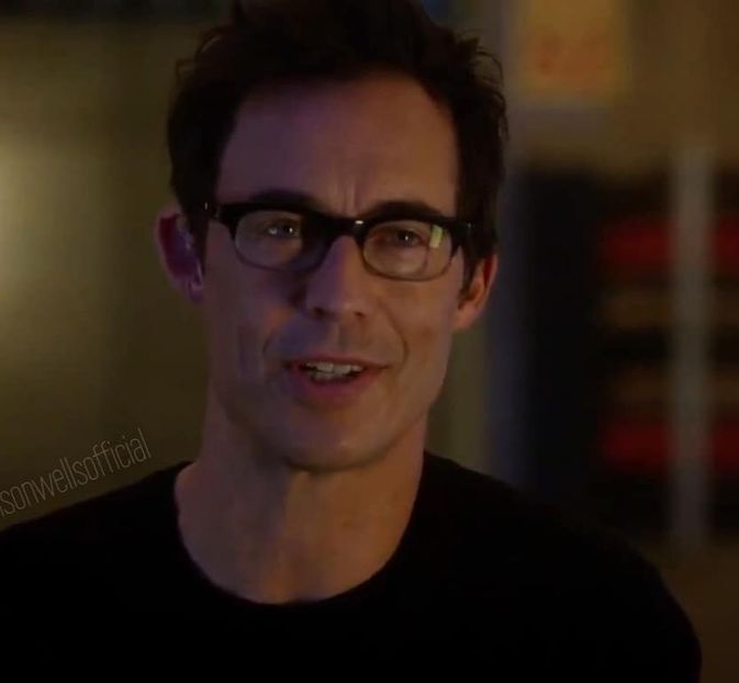 ⤑ᵖᶤᶰᵏĿЄ♏ØИÂÐЄ ┊# se uita la ea si incepe sa rada si el; si eu sunt la(clicl - SO1xE08 Taste them all tonight