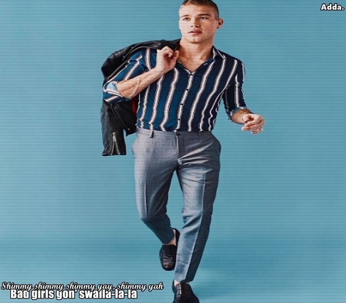 》*Coboară treptele căminului punându-și căștile în urechi. Își încheie fermoarul la hanorac, + - SO1xE08 Taste them all tonight