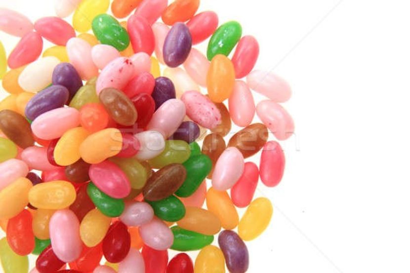 6660576_stock-photo-candy-jelly-beans-isolated - a-Hola amigos-a