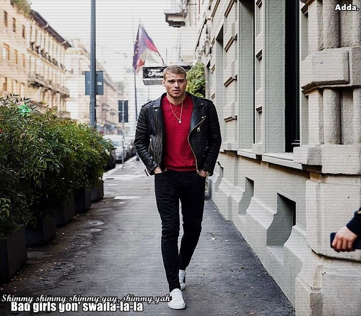 》Sunt ok!! *Se ridică de jos și râde scurt, se scutură și-și continuă joggingul* - SO1xE08 Taste them all tonight