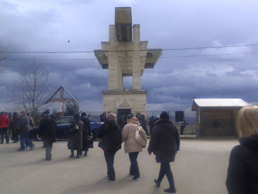 Fotografie4996 - 2019 PELERINAJ LA MĂNĂSTIREA PRISLOP MONUMENT MARTIRI AIUD M MIHAI VODĂ