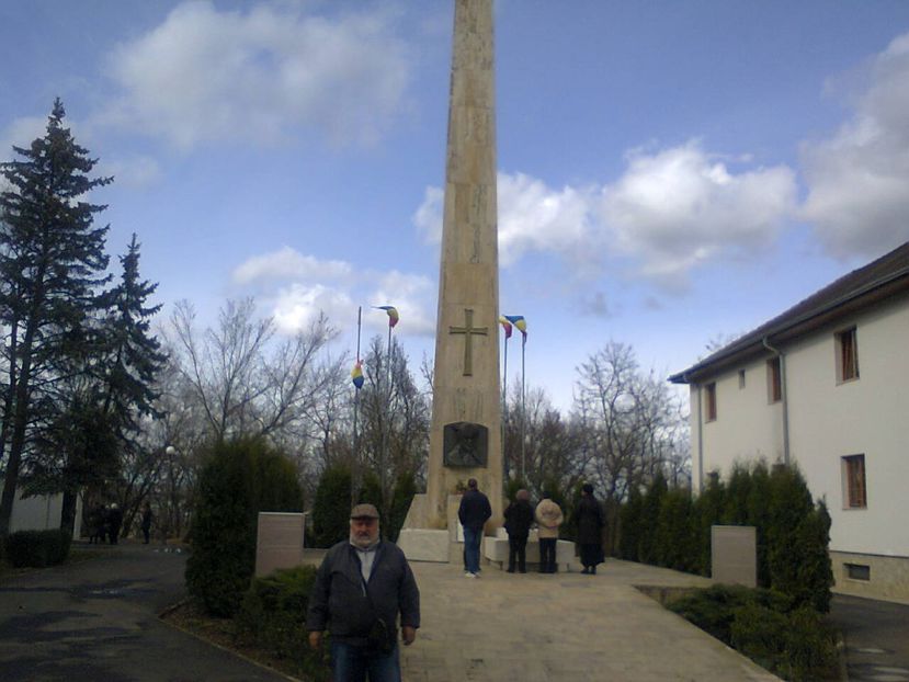 Fotografie5010 - 2019 PELERINAJ LA MĂNĂSTIREA PRISLOP MONUMENT MARTIRI AIUD M MIHAI VODĂ