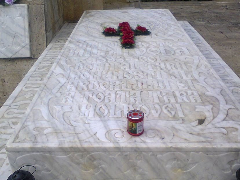 Fotografie5012 - 2019 PELERINAJ LA MĂNĂSTIREA PRISLOP MONUMENT MARTIRI AIUD M MIHAI VODĂ