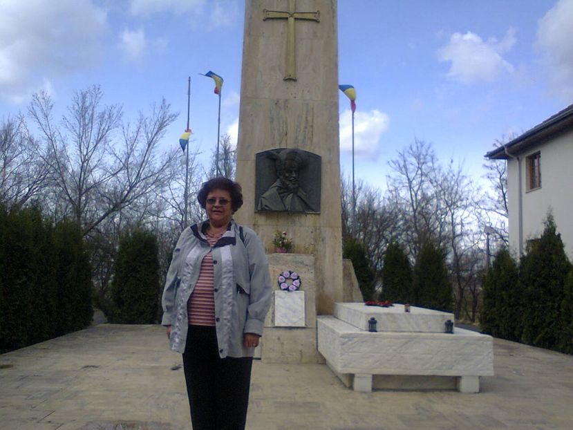 Fotografie5013 - 2019 PELERINAJ LA MĂNĂSTIREA PRISLOP MONUMENT MARTIRI AIUD M MIHAI VODĂ
