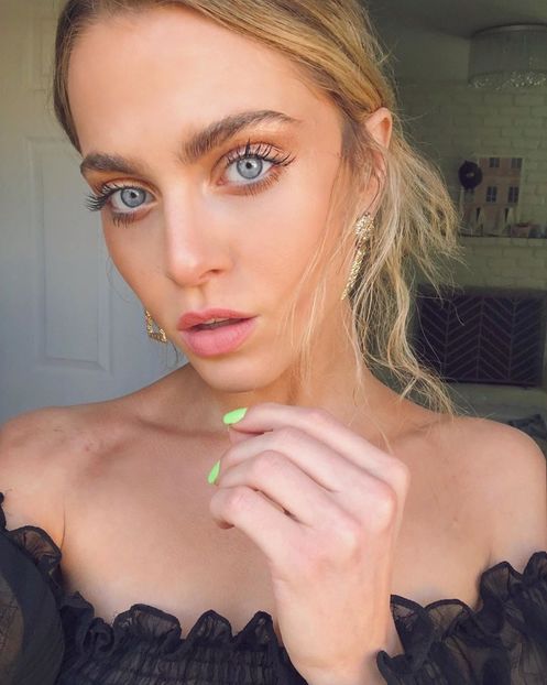 ⤑ᵖᶤᶰᵏĿЄ♏ØИÂÐЄ ┊ ai mancat cu pofta nu?# o spune pe un ton din ala de teasing=)));yeah..place(click - SO1xE09 Untill the sun come up