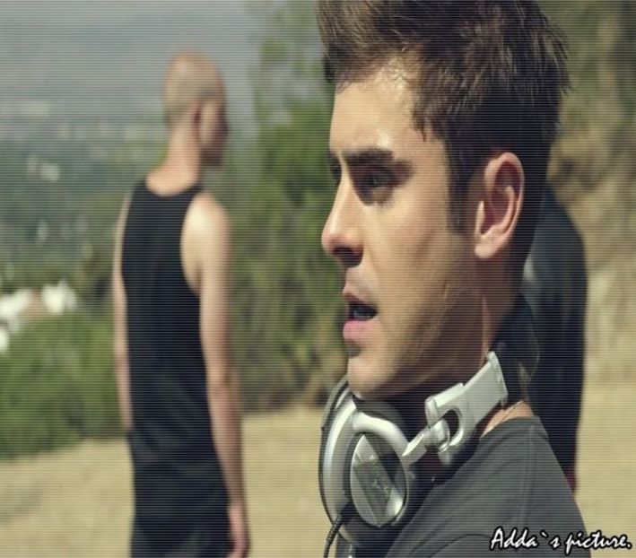 》Uhmmm, depinde. Am încredere adică, dar ce ai de gând? *Se uită la el* - SO1xE09 Untill the sun come up