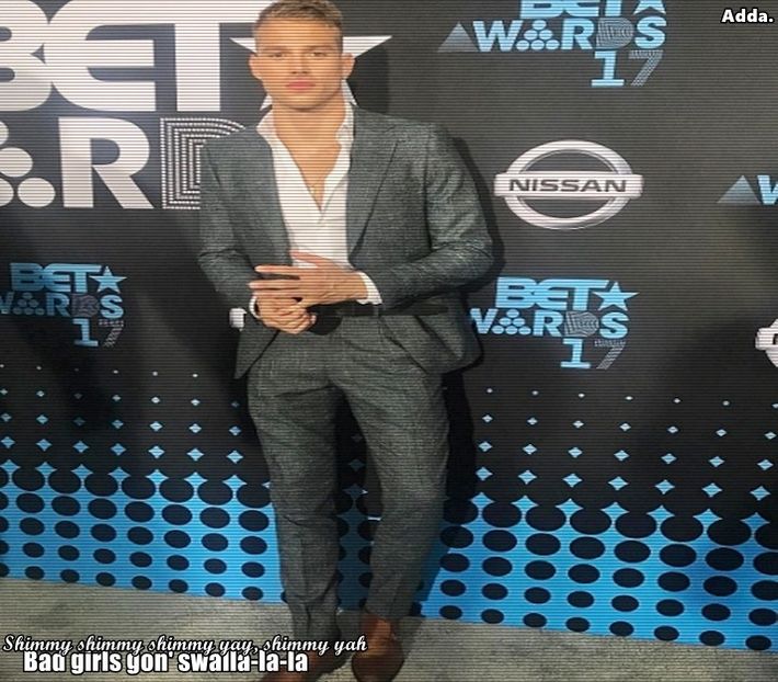 》Yew, nuuuu. *își imaginează el cu toate trei* Nu cred că ar ieși.....ceva bun. =)))))))))))))) - SO1xE10 Kiss me with your smile