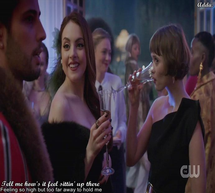 》Awww. *Surâde și-l strânge în brațe în timp ce înfulecă căpșuni cu ciocolată* =)))))) - SO1xE10 Kiss me with your smile