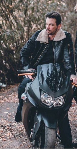 ▬ ❝Nu pot sa ii spun altfel doamnei decan, ar fi o jignire pentru functia ei.❞ Surade si se uita la - SO2xE01 Whats with ur behaviour