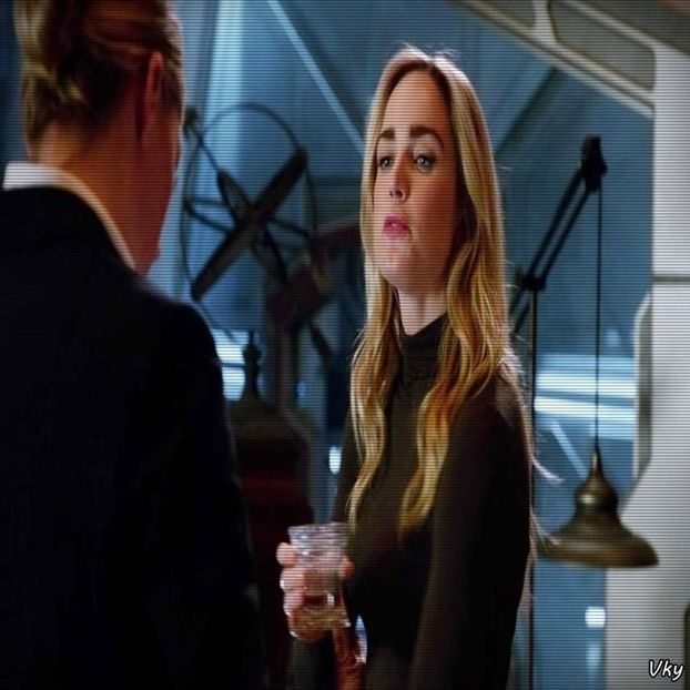 ▬ ❝La curs e altceva, si eu am momente uneori de genul asta.❞ Termina de mancat.=)))))))))) - SO2xE01 Whats with ur behaviour