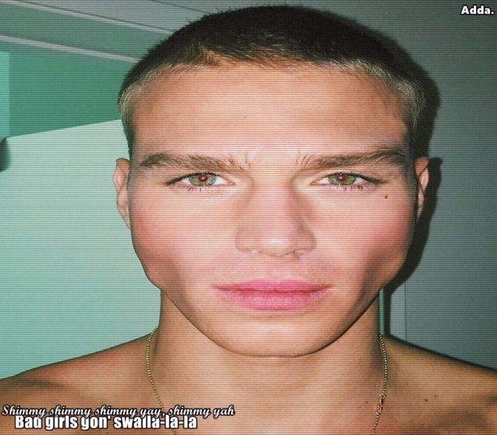 》Gata, tac, boss. =))))))) *gesticuleaza de parca si-ar pune fermoar la gura* - SO2xE01 Whats with ur behaviour