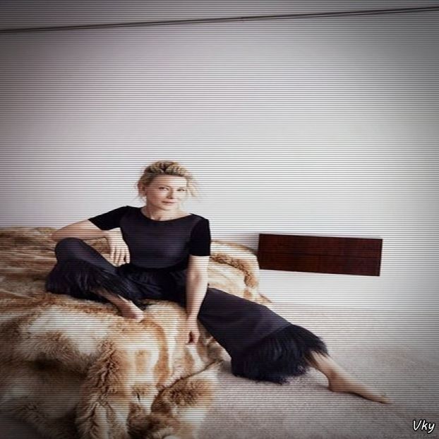 ▬ ❝La cum va stiu, nu cred ca o sa va intelegeti prea curand.❞ Se aseaza mai bine in bratele ei.=))) - SO2xE01 Whats with ur behaviour