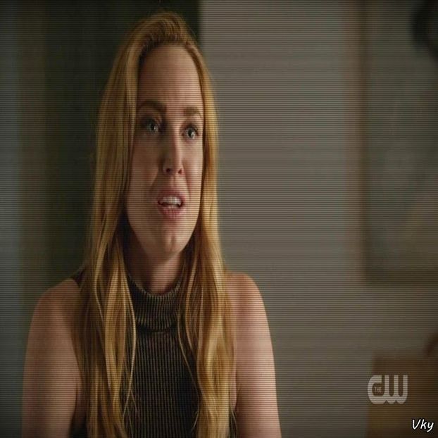 ▬ ❝Stiu asta si ma bucur sa aud cat de mult ti la mine.❞ Zambeste dulce si se uita la el. =))))))) - SO2xE01 Whats with ur behaviour