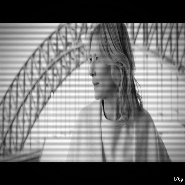 ▬ O strange de talie cand ii simte palma si o musca usor de gat, apoi o pupa apasat unde a muscat.=) - SO2xE01 Whats with ur behaviour