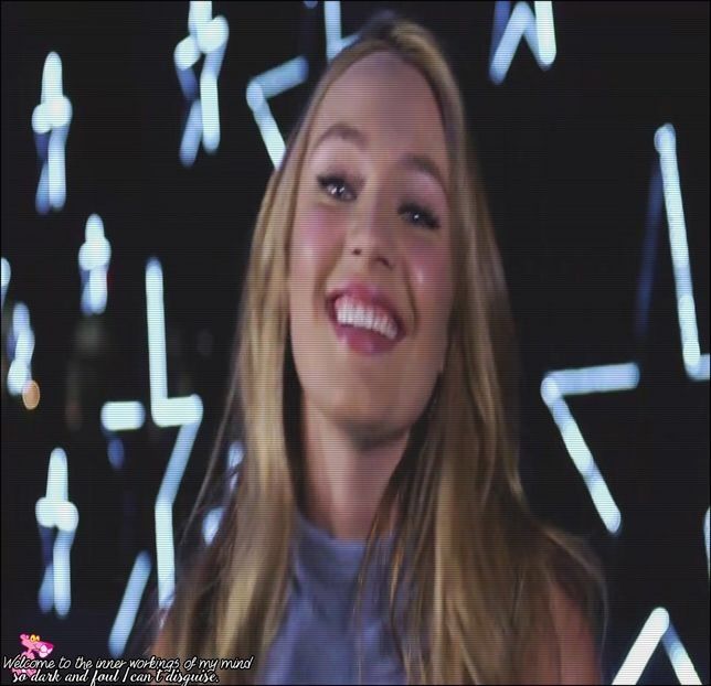 ☇. *se plimbă prin campus* - SO2xE01 Whats with ur behaviour