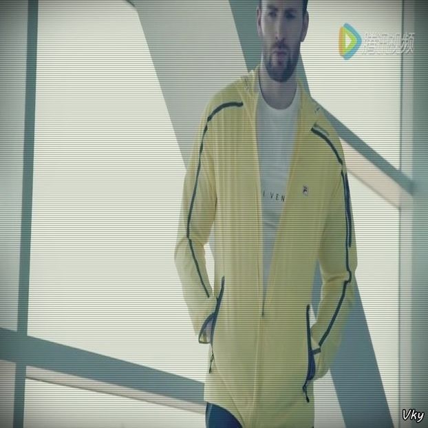 ▬ Iese din camin cu o sticla de apa in mana si merge lent prin curtea universitatii catre intrarea - SO2xE01 Whats with ur behaviour