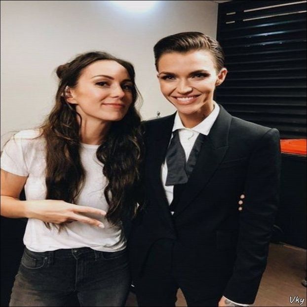 ▬ ❝Nu ma trata si tu ca pe o bolnava, te rog.❞ O ia cu mana de dupa gat - SO2xE02 Make my world light up