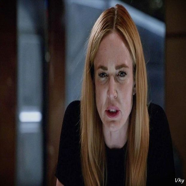 ▬ ❝Nu la asta m-am referit.❞ Ii da una peste mana.=))))))))))))) - SO2xE02 Make my world light up