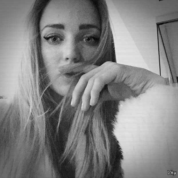 ▬ ❝Nu ma holbez la Dobrev, doar am zis ca nu sta pe ganduri.❞ Se uita la - SO2xE02 Make my world light up