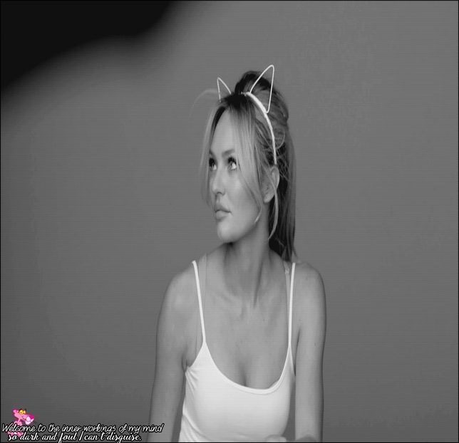 ☇. *se întoarce spre Liz ridicând o sprânceană* Drop the Mean Girl thing baby, not + - SO2xE02 Make my world light up
