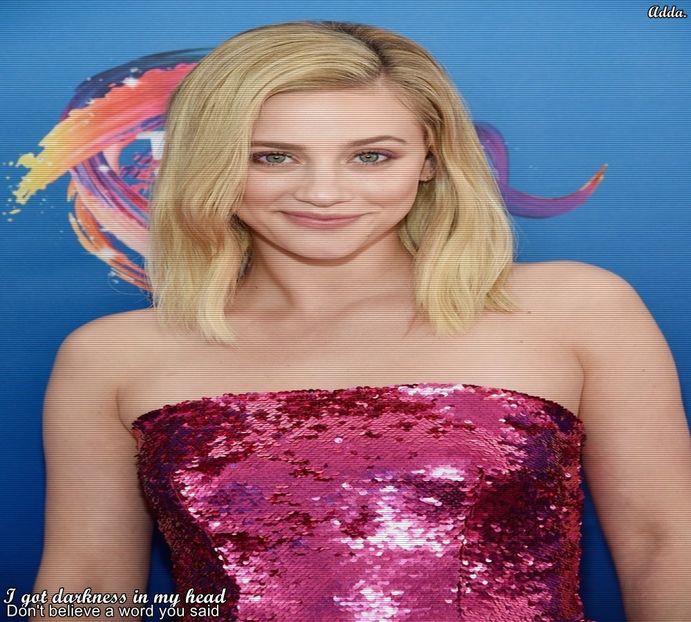 》Nu, de porțelan..*dă din gene apoi se uită la el când o trage în hamac, ridicând o sprânceană* - SO2xE02 Make my world light up