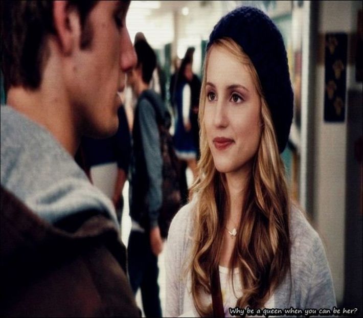 ⤑ᵖᶤᶰᵏĿЄ♏ØИÂÐЄ ┊# se uita dupa ea si rade in timp ce da negativ din cap gen ca nu saluta(clicl - SO2xE02 Make my world light up