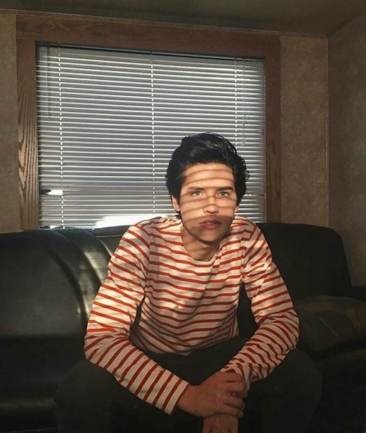 ⤑ᵖᶤᶰᵏĿЄ♏ØИÂÐЄ ┊# o intoarce cu fata la el; esti bine lil?=))) - SO2xE02 Make my world light up