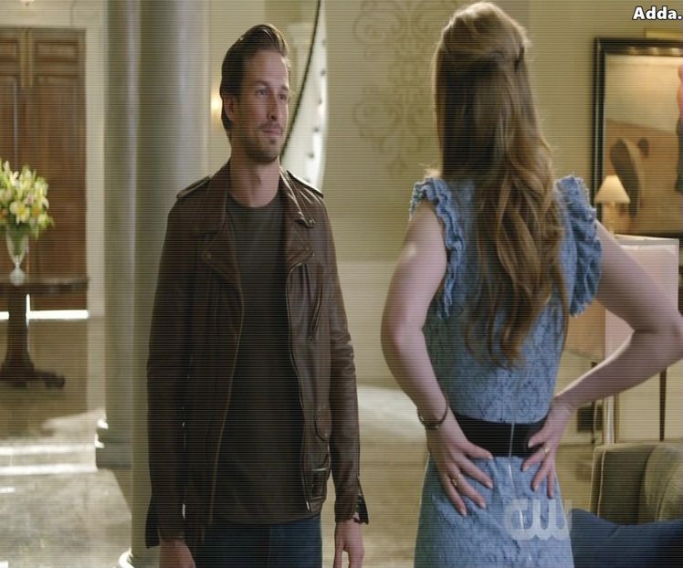 》*tace când îl aude ce spune despre Anne, Matt și Caity și se uită în jos, apoi își ridică - SO2xE02 Make my world light up