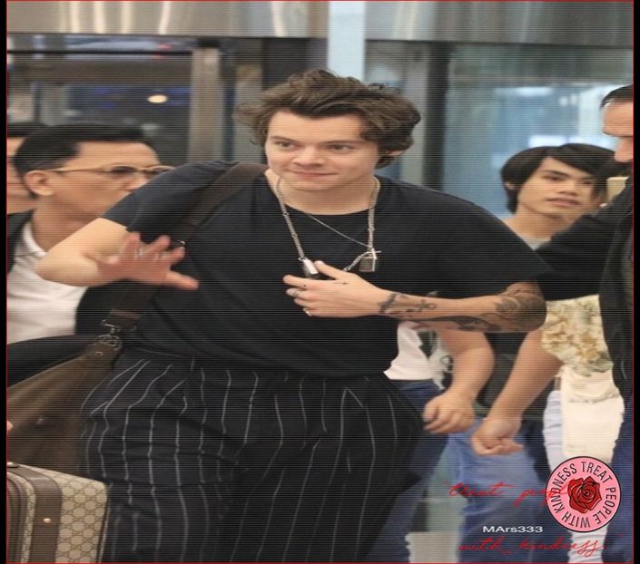 ┇「　 ĸ⋄⋄̤ ̷̷ι̷ w̷ ι̷▪⑉.;  În ciuda aparențelor tenebroase, profesionalismul pe care-l inspira - All of these games all of our ways