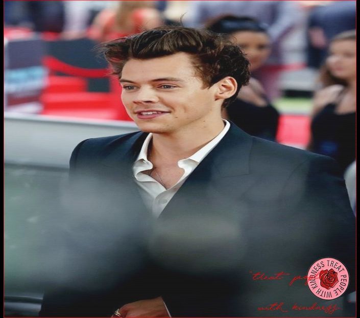 ┇「　 ĸ⋄⋄̤ ̷̷ι̷ w̷ ι̷▪⑉.;  Coada putea fi notată ca cea insuportabilă. Își scrie-n minte un momento - All of these games all of our ways