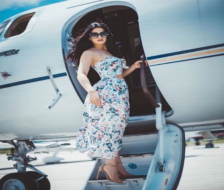 ☾ După o lungă așteptare, în sfârșit s-a îmbarcat pe vasul ce avea s-o ducă departe de problemele - All of these games all of our ways