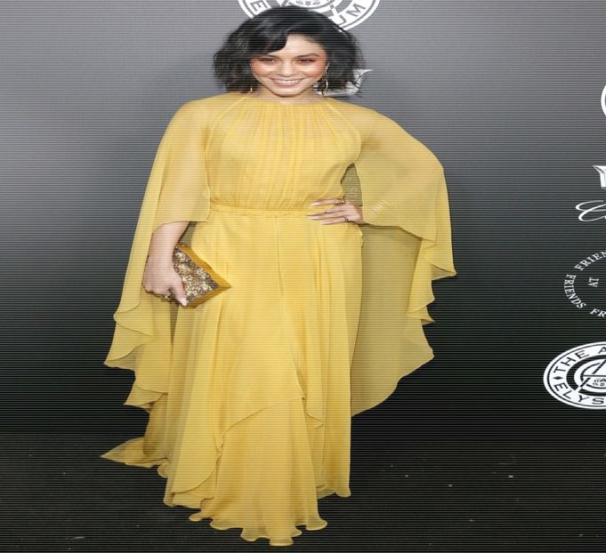 ×✎･e҉f҉f҉u҉l҉g҉e҉n҉t҉ ♦ ҉d҉r҉e҉a҉m҉s҉ ✖™ de aparenta și fară a-i păsa de discuția pe care o întrerup - All of these games all of our ways