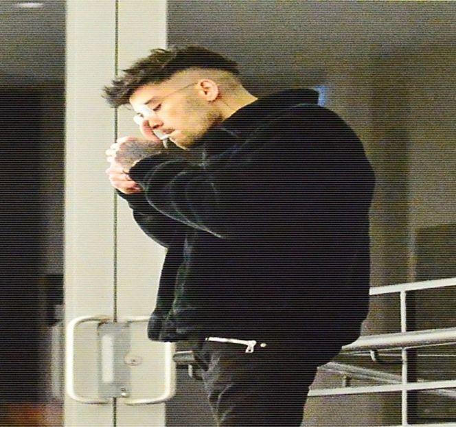 — Îşi iniţiază ideea. “Poate că ai tu costum ce ar servi cu uşurinţă drept exponat al vreunui - All of these games all of our ways