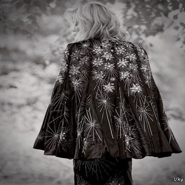 ▬ ❝Cu placere, draga mea.❞ Dupa imbratisare se uita simpatic catre ele si adauga. ❝Eu va las, moment - SO2xE04 Im in my best condition