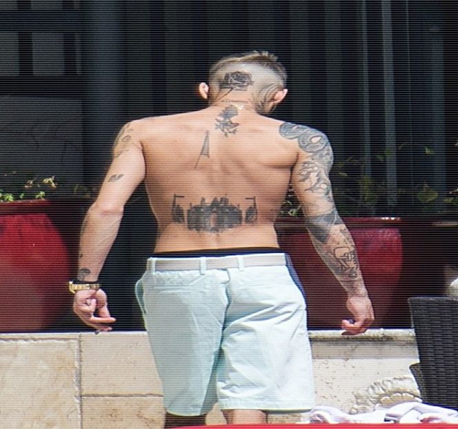 — Cu uşurinţă constată că pe parcursul minutelor ce se scurg, transformându-se treptat în ore, - All of these games all of our ways