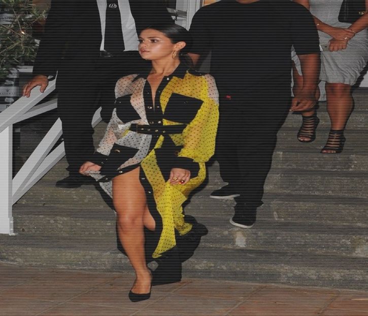 ̷͡︽.　 sʇɐıuҽp˛ᶤ̑̑͝͝ᵖ̑͝ˢ .; i-o înmâneze, se cantona pe buretele scaunului, întărindu-și precizia - All of these games all of our ways