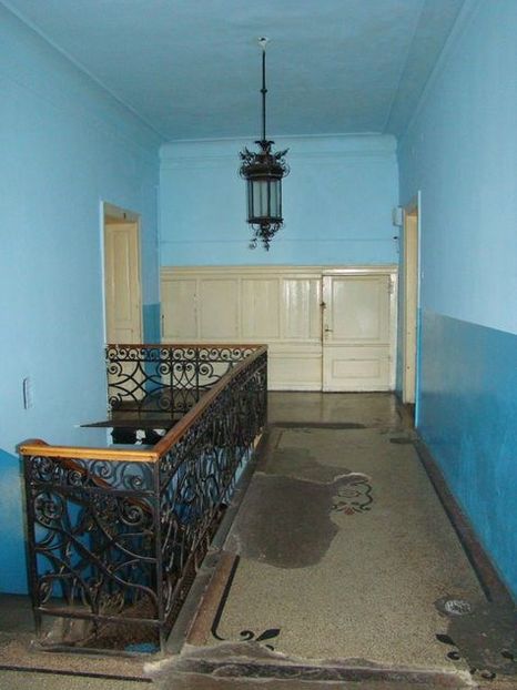 interior - hol - din conac --rock-club-din - FOSTUL SPITAL DE BOLI PSIHICE CRONICE ROCK CLUB BORSA MARAMURES resedinta privata