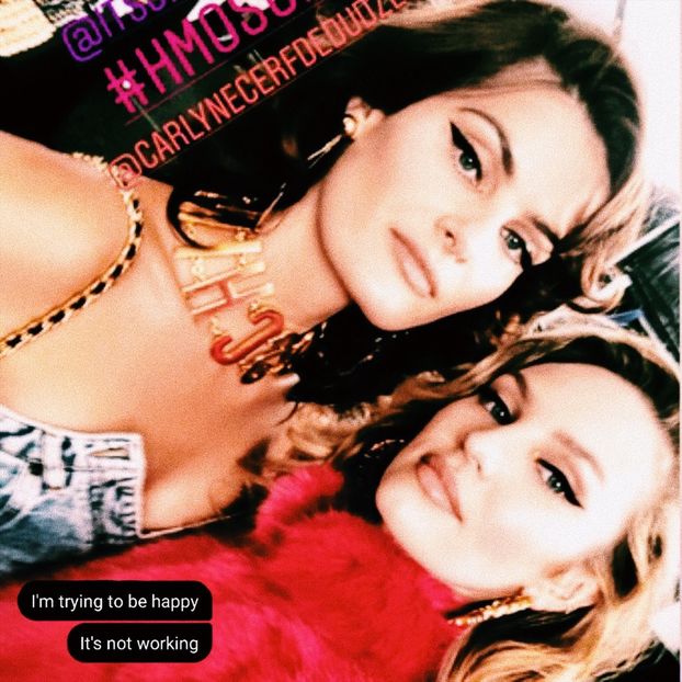 ☇. *se ridică de la bar cu fresh-ul de portocale în mână, trage conținutul prin pai savurând + - All of these games all of our ways