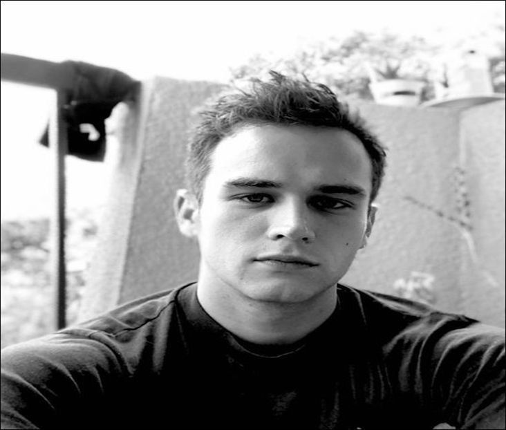 ⤑ᵖᶤᶰᵏĿЄ♏ØИÂÐЄ ┊shaorma nu am,dar la reducere azi special are fratele( - SO2xE04 Im in my best condition