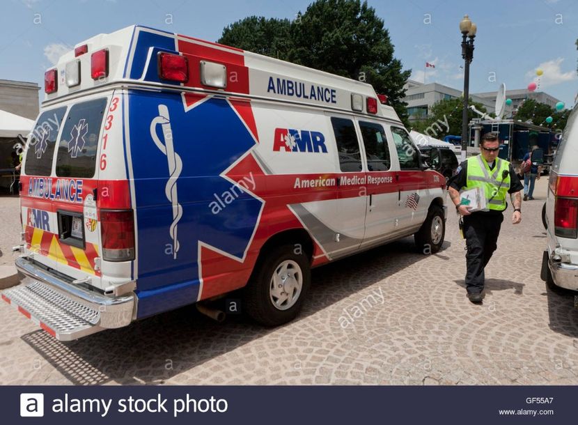 - #Sosește ambulanța și vin repede paramedicii, o urcă ușor pe targă să n-o miște prea - SO2xE04 Im in my best condition