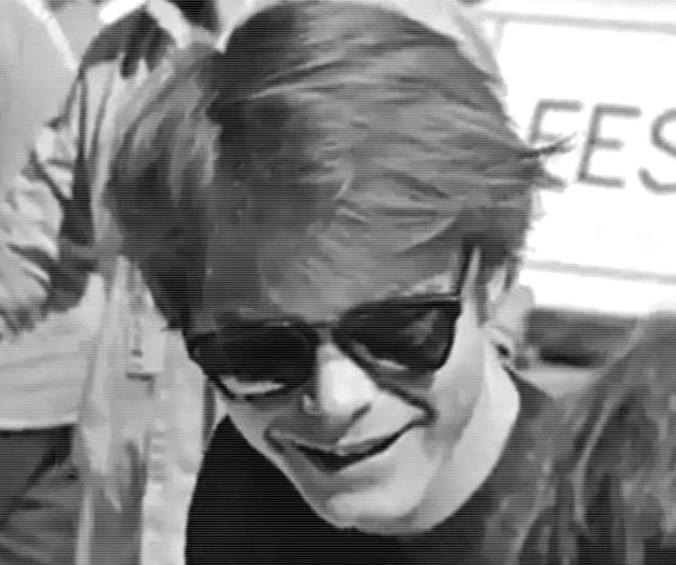 ▫̈́□̷̣　̾‹ℛam̈èn̈e⁕̷ɐʇ⑂ǝsᵎɐɹɟ› ;. apropiat are norocul de a fi acompaniat de Charlie. Deci creţul - All of these games all of our ways