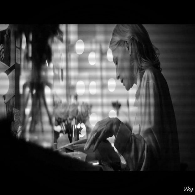 ▬ Cand ajunge afara cu paramedicii o vede pe Kris si se opreste direct la ea si - SO2xE04 Im in my best condition