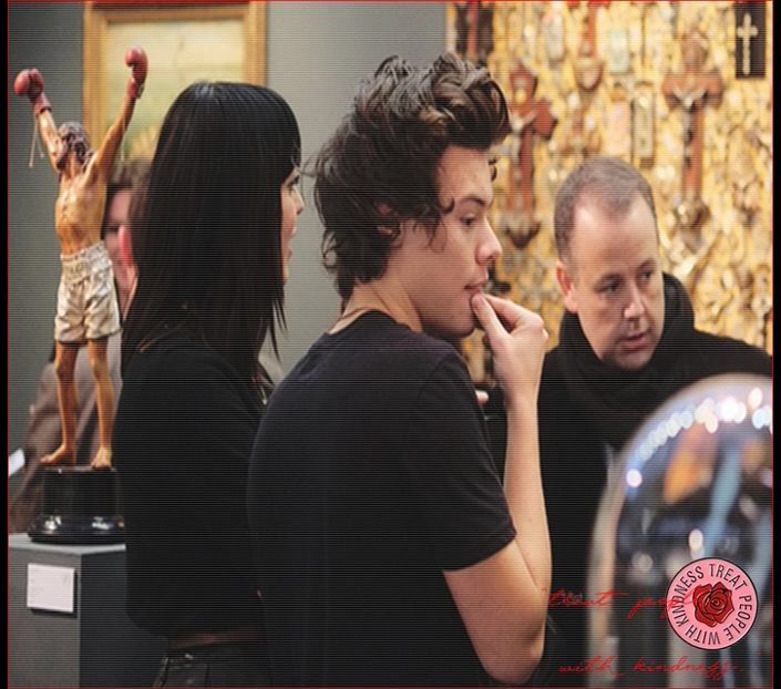 ┇「　 ĸ⋄⋄̤ ̷̷ι̷ w̷ ι̷▪⑉.; Măscăriciul ce se așezase acum lângă el îl recunoscu instantaneu. - All of these games all of our ways