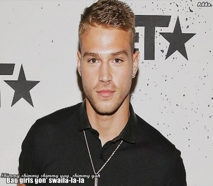 》*se uită după ambulanță și plânge în hohote că auzise și el mai multe, se uită la tom, - SO2xE04 Im in my best condition