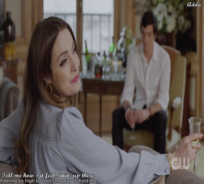 》Ce faci, scumpule? A fost bine la cursuri? *îl mângâie pe obraz și zâmbește încă roșie*=)) - SO2xE05 Some ll say its a reverse