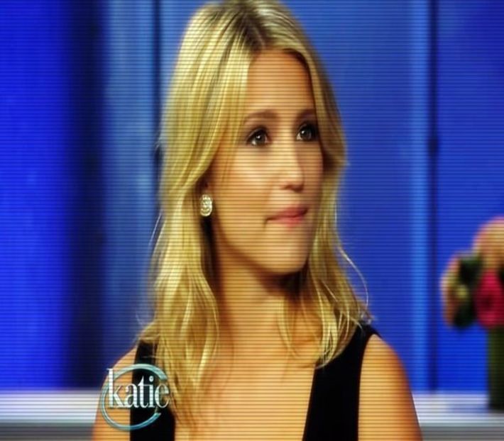 ⤑ᵖᶤᶰᵏĿЄ♏ØИÂÐЄ ┊da fata asa sa faci..doamne saracu chiar are o problema=)))mai e si( - SO2xE05 Some ll say its a reverse