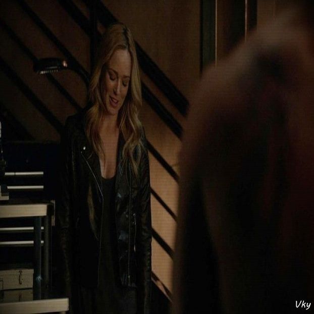 ▬ Il lasa privirea ca in poza avand sufletul plin de bucurie cand il aude si mai apoi il - SO2xE05 Some ll say its a reverse